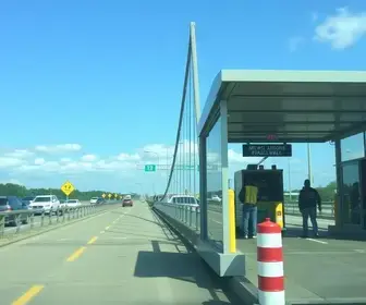 Catracas retiradas da Ponte da Amizade